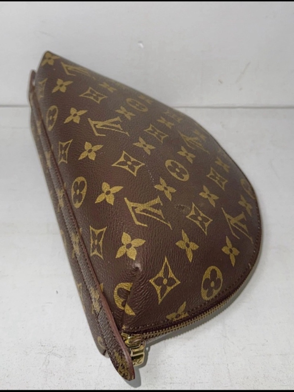Authentic Louis Vuitton Monogram Ronde Large Cosmetics Pouch - Picture 10 of 12